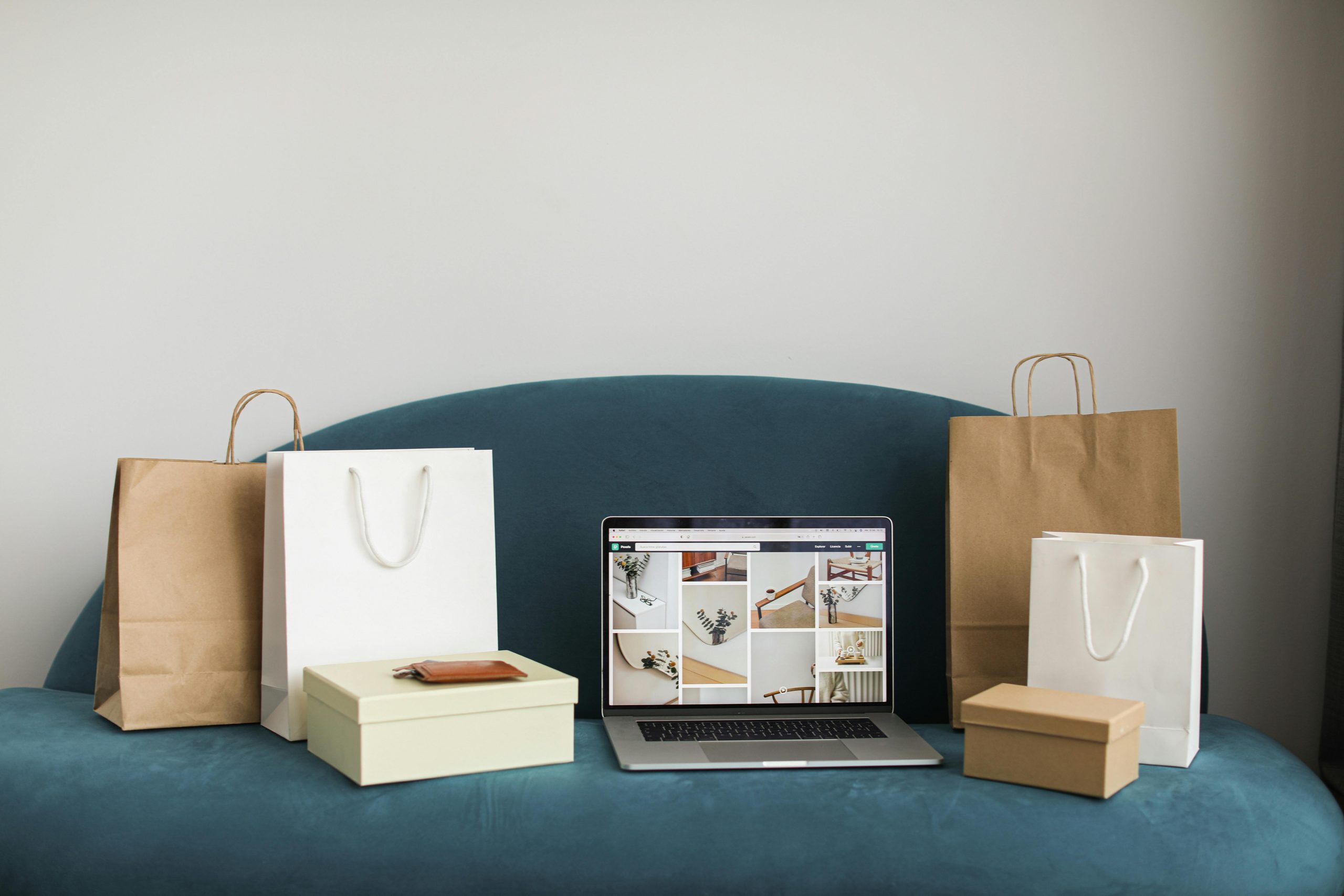 shopping Photo by Solen Feyissa on Unsplash